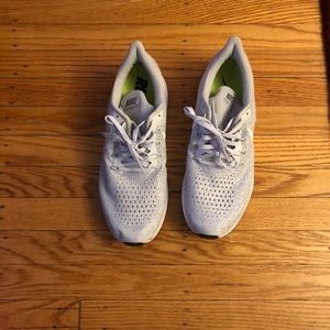 Men’s Nike Zoom Pegasus 35 Sneakers.